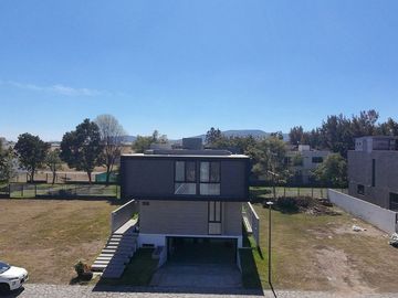 Casa amueblada con acabados de lujo en ARAUCA II