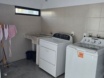 Casa amueblada con acabados de lujo en ARAUCA II