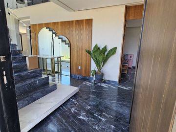 Casa amueblada con acabados de lujo en ARAUCA II
