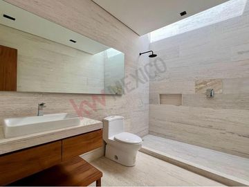 Estrena espectacular residencia en Real de Acueducto, Bosque Real.
