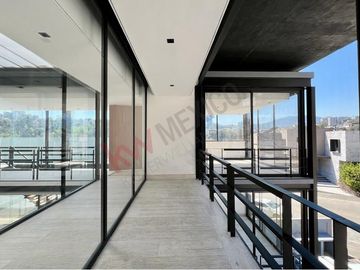 Estrena espectacular residencia en Real de Acueducto, Bosque Real.