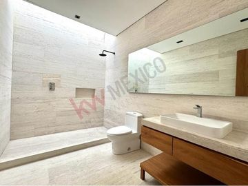 Estrena espectacular residencia en Real de Acueducto, Bosque Real.
