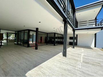 Estrena espectacular residencia en Real de Acueducto, Bosque Real.