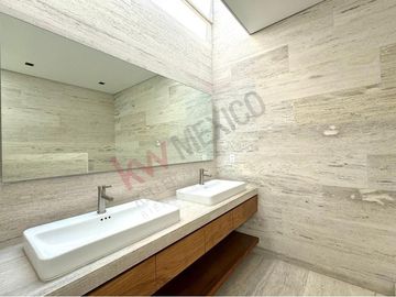 Estrena espectacular residencia en Real de Acueducto, Bosque Real.