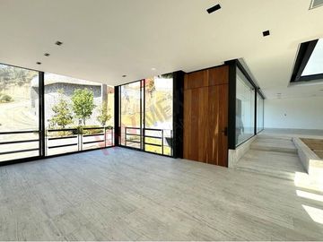 Estrena espectacular residencia en Real de Acueducto, Bosque Real.