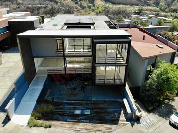 Estrena espectacular residencia en Real de Acueducto, Bosque Real.