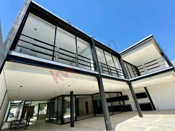 Estrena espectacular residencia en Real de Acueducto, Bosque Real.