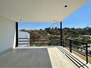 Estrena espectacular residencia en Real de Acueducto, Bosque Real.