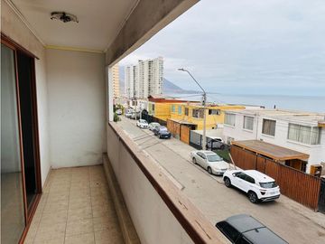SE VENDE CASA AMPLIA DE TRES PISO - SECTOR SUR DE IQUIQUE