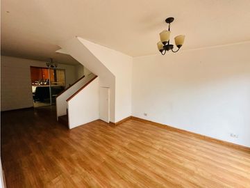 SE VENDE CASA AMPLIA DE TRES PISO - SECTOR SUR DE IQUIQUE