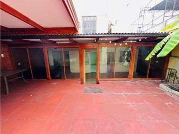 SE VENDE CASA AMPLIA DE TRES PISO - SECTOR SUR DE IQUIQUE