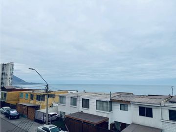 SE VENDE CASA AMPLIA DE TRES PISO - SECTOR SUR DE IQUIQUE
