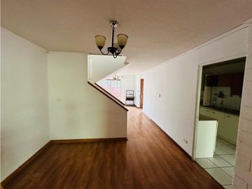 SE VENDE CASA AMPLIA DE TRES PISO - SECTOR SUR DE IQUIQUE