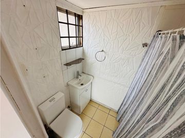 SE VENDE CASA AMPLIA DE TRES PISO - SECTOR SUR DE IQUIQUE
