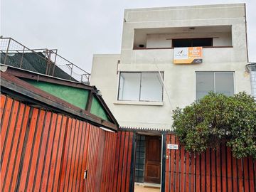 SE VENDE CASA AMPLIA DE TRES PISO - SECTOR SUR DE IQUIQUE