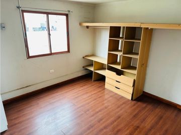 SE VENDE CASA AMPLIA DE TRES PISO - SECTOR SUR DE IQUIQUE