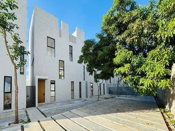 EN VENTA CASA TIPO TOWNHOUSE EN ZONA NORTE MÉRIDA I PRIVADA CELESTA CHOLUL