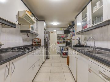 Departamento en zona residencial cercano a Escuela El Vergel y Colegio San Ignacio.