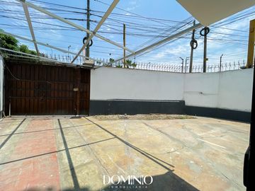 VENTA DEPARTAMENTO EN PRIMER PISO - 2 DORMITORIOS - SURCO