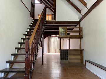 Venta de casa familiar, espacios amplios y cercanía a la playa