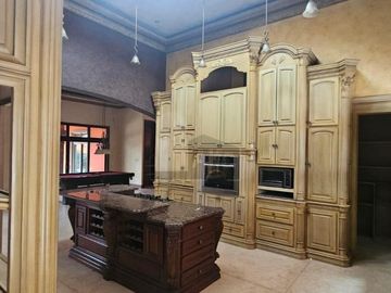 Casa en venta al norte de Saltillo, Residencial Jardines de Versalles