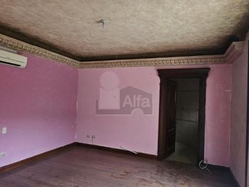 Casa en venta al norte de Saltillo, Residencial Jardines de Versalles