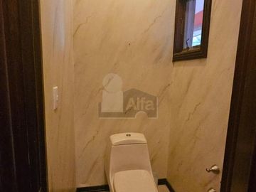 Casa en venta al norte de Saltillo, Residencial Jardines de Versalles