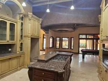Casa en venta al norte de Saltillo, Residencial Jardines de Versalles