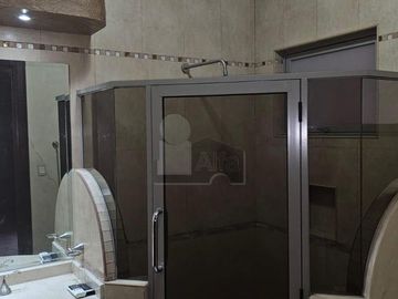 Casa en venta al norte de Saltillo, Residencial Jardines de Versalles