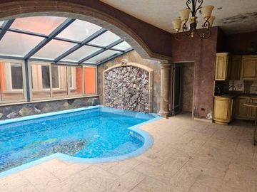 Casa en venta al norte de Saltillo, Residencial Jardines de Versalles