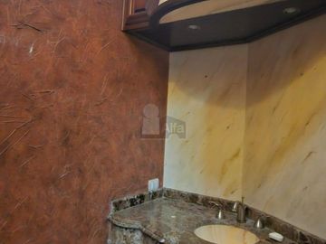 Casa en venta al norte de Saltillo, Residencial Jardines de Versalles