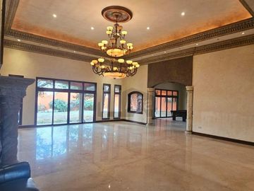 Casa en venta al norte de Saltillo, Residencial Jardines de Versalles