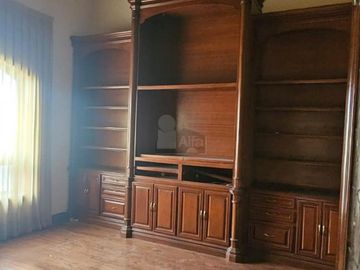 Casa en venta al norte de Saltillo, Residencial Jardines de Versalles