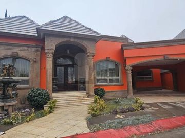 Casa en venta al norte de Saltillo, Residencial Jardines de Versalles