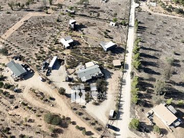 2500 m2  con 2 CABAÑAS EN VALLE DE GUADALUPE