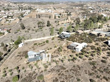 2500 m2  con 2 CABAÑAS EN VALLE DE GUADALUPE