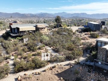 2500 m2  con 2 CABAÑAS EN VALLE DE GUADALUPE