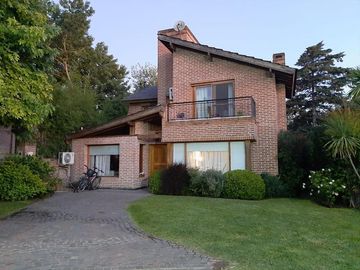 VENTA Casa 5 ambientes - Bella Vista