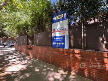 Solida Casa Sobre Lote de 500m2 con Gran Parque, Piscina y Garaje Para 3 Autos