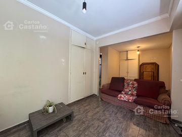 Solida Casa Sobre Lote de 500m2 con Gran Parque, Piscina y Garaje Para 3 Autos