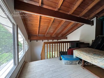 Solida Casa Sobre Lote de 500m2 con Gran Parque, Piscina y Garaje Para 3 Autos