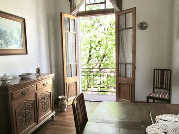 ¿Te Imaginas Viviendo en un departamento antiguo en el centro de Lobos?