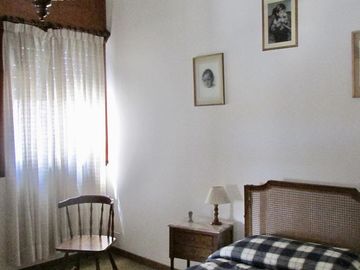 ¿Te Imaginas Viviendo en un departamento antiguo en el centro de Lobos?