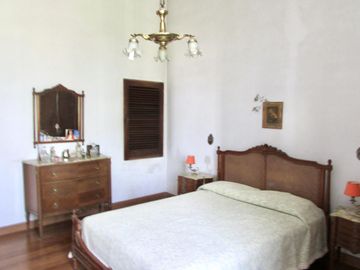 ¿Te Imaginas Viviendo en un departamento antiguo en el centro de Lobos?
