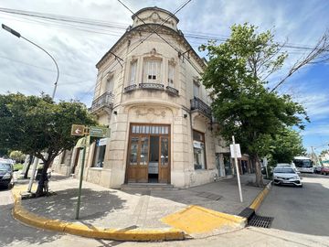 ¿Te Imaginas Viviendo en un departamento antiguo en el centro de Lobos?