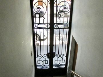 ¿Te Imaginas Viviendo en un departamento antiguo en el centro de Lobos?