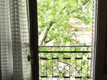 ¿Te Imaginas Viviendo en un departamento antiguo en el centro de Lobos?