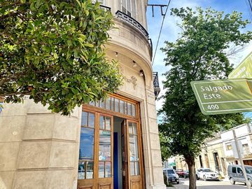 ¿Te Imaginas Viviendo en un departamento antiguo en el centro de Lobos?