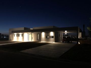 VENTA CASA SAN SEBASTIAN AREA 12 - 4 AMBIENTES