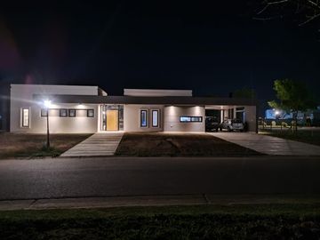 VENTA CASA SAN SEBASTIAN AREA 12 - 4 AMBIENTES